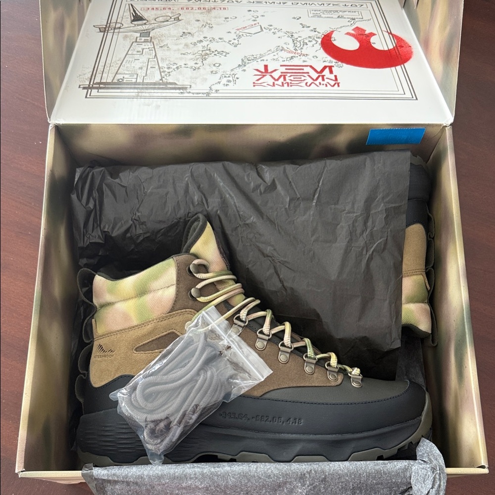 Columbia x Star Wars Endor Boots Size 12